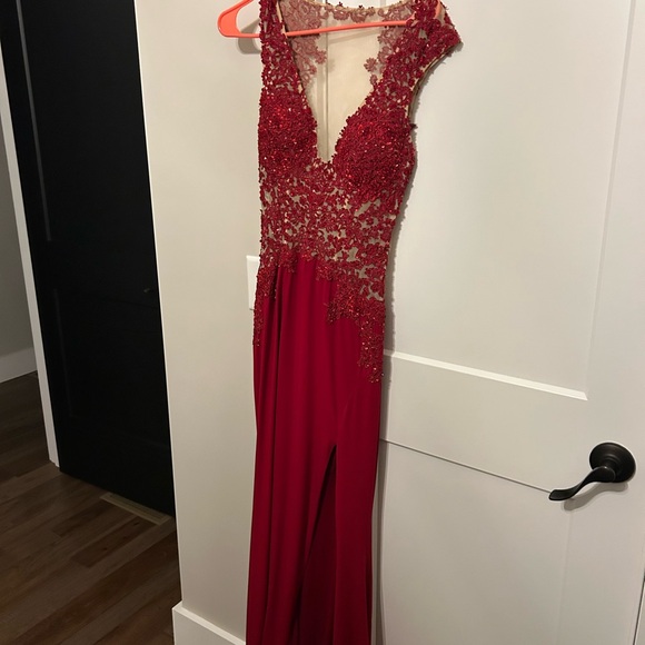Elegant Red Lace Evening Gown.  Like new - Picture 4 of 6